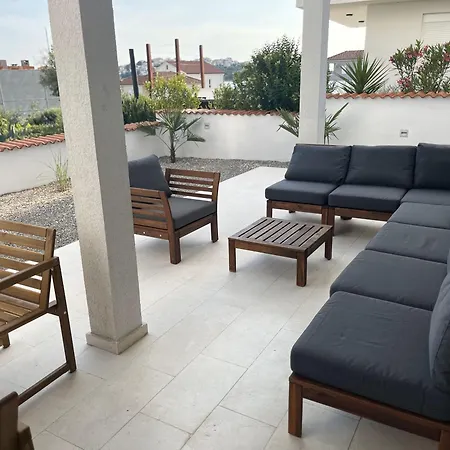 Lady A Jacuzzi Garden Outdoor Kitchen * Podglavica