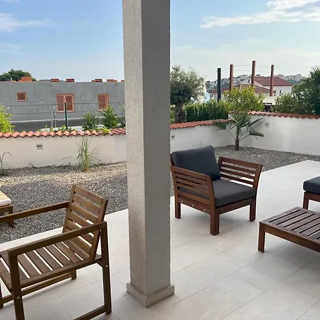 Apartment Lady A Jacuzzi Garden Outdoor Kitchen *