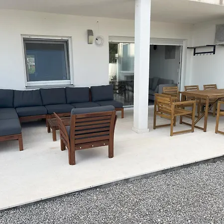 Lady A Jacuzzi Garden Outdoor Kitchen Apartment