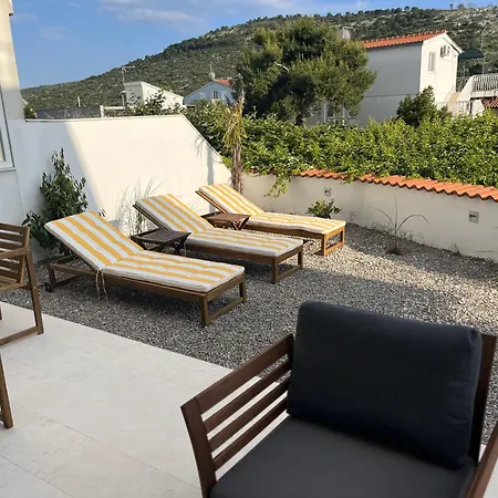 Apartment Lady A Jacuzzi Garden Outdoor Kitchen