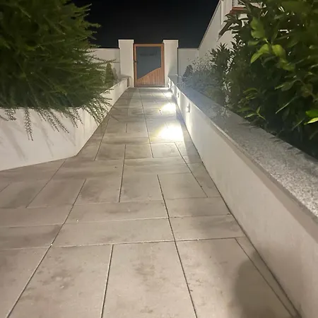 Apartment Lady A Jacuzzi Garden Outdoor Kitchen *