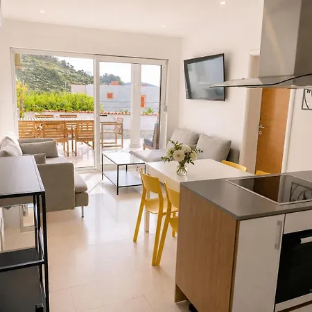 Apartment Lady A Jacuzzi Garden Outdoor Kitchen *